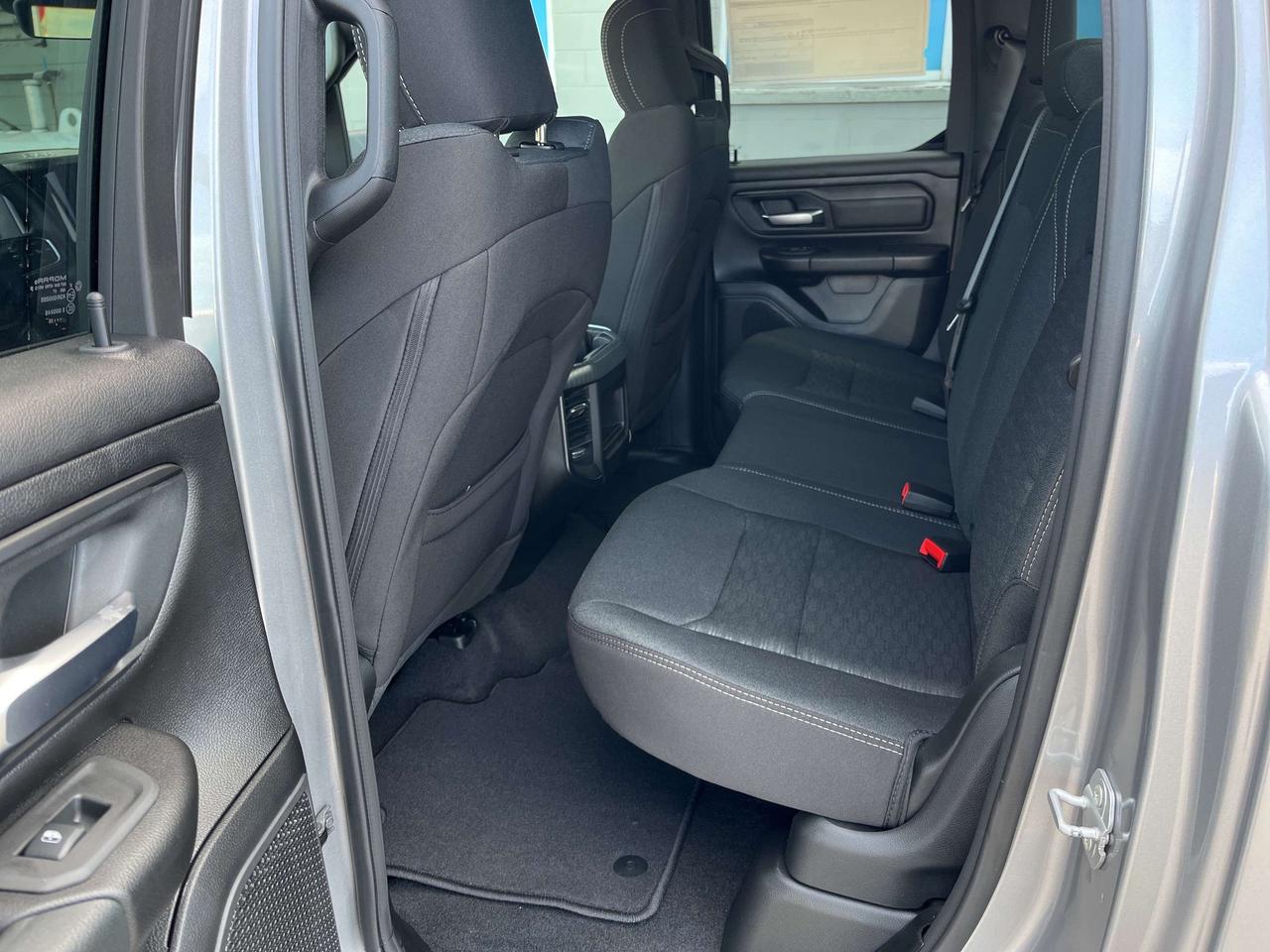 2025 RAM 1500 Black Express 4x4 V6 *ANTI-SPIN *3.55 AXLE *HITCH Photo