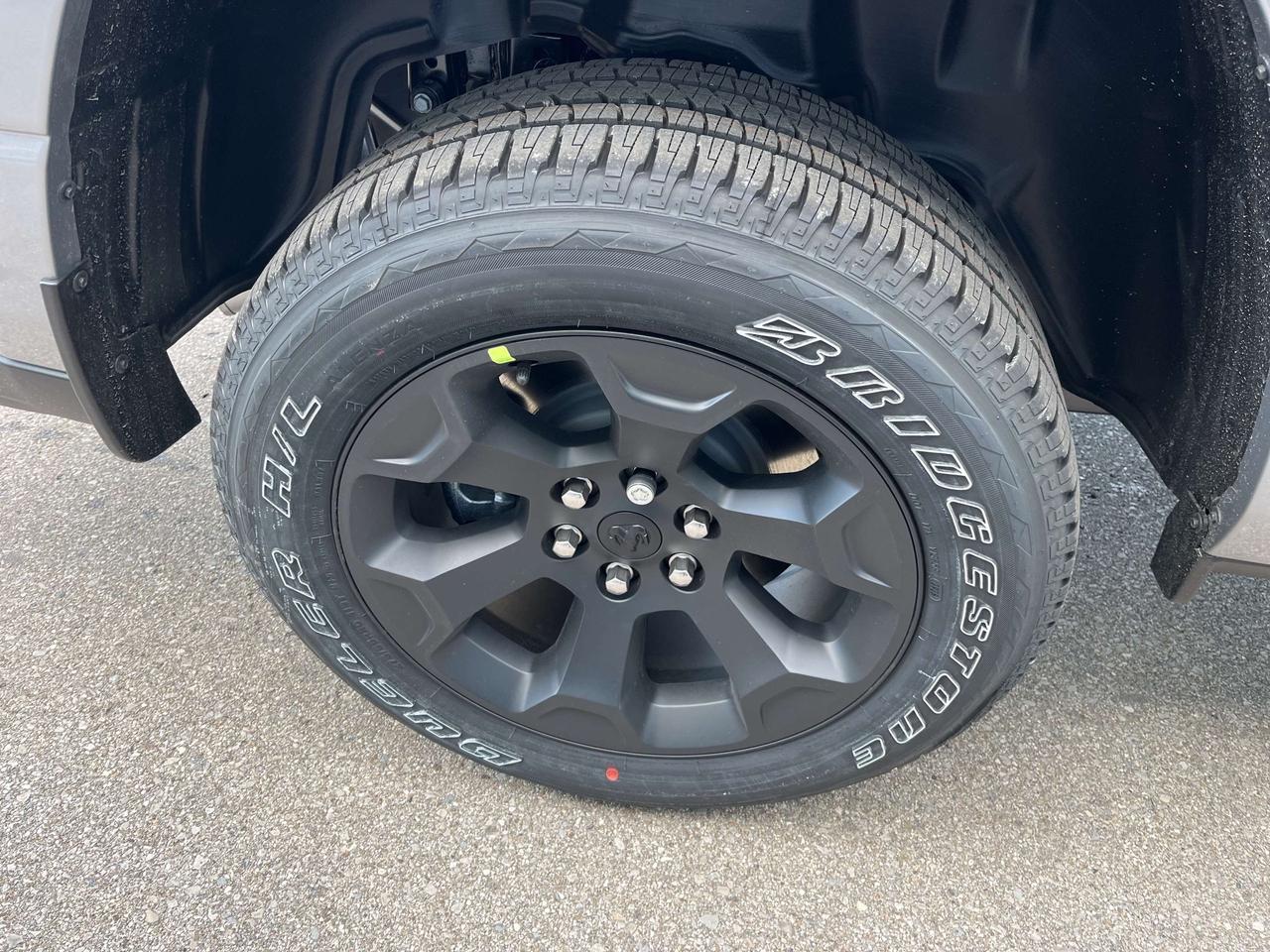 2025 RAM 1500 Black Express 4x4 V6 *ANTI-SPIN *3.55 AXLE *HITCH Photo