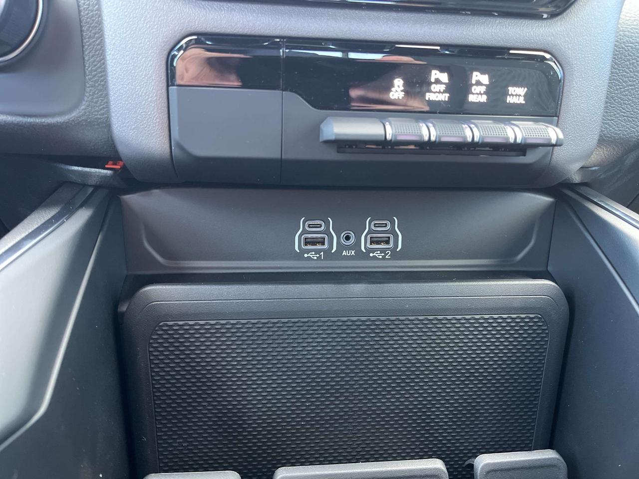2025 RAM 1500 Black Express 4x4 V6 *ANTI-SPIN *3.55 AXLE *HITCH Photo