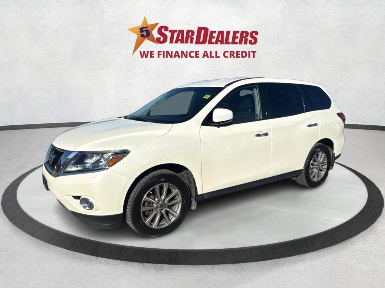 2016 Nissan Pathfinder CLEAN! MUST SEE!  WE FINANCE ALL CREDIT! APPLY NOW Photo2