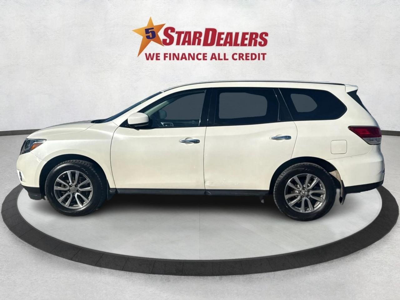 2016 Nissan Pathfinder CLEAN! MUST SEE!  WE FINANCE ALL CREDIT! APPLY NOW Photo3