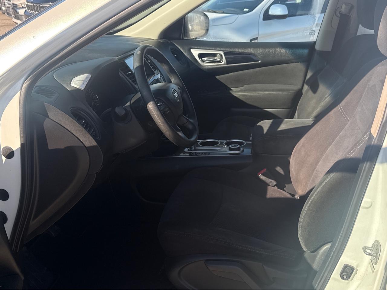 2016 Nissan Pathfinder CLEAN! MUST SEE!  WE FINANCE ALL CREDIT! APPLY NOW Photo