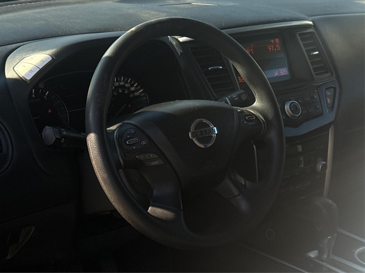 2016 Nissan Pathfinder CLEAN! MUST SEE!  WE FINANCE ALL CREDIT! APPLY NOW Photo