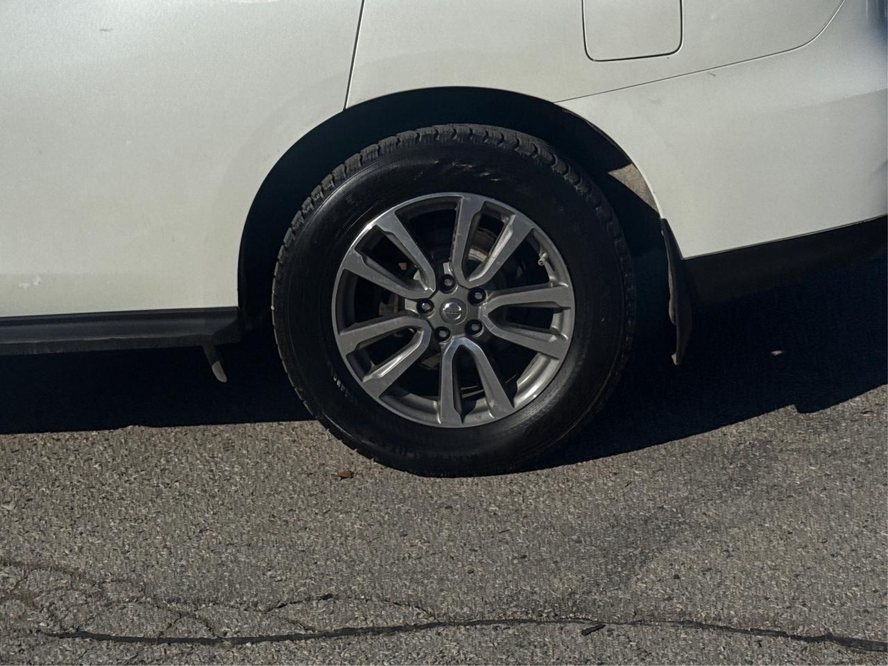 2016 Nissan Pathfinder CLEAN! MUST SEE!  WE FINANCE ALL CREDIT! APPLY NOW Photo