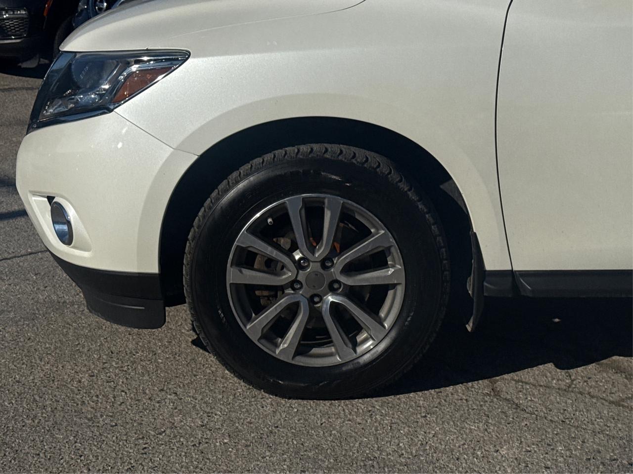 2016 Nissan Pathfinder CLEAN! MUST SEE!  WE FINANCE ALL CREDIT! APPLY NOW Photo