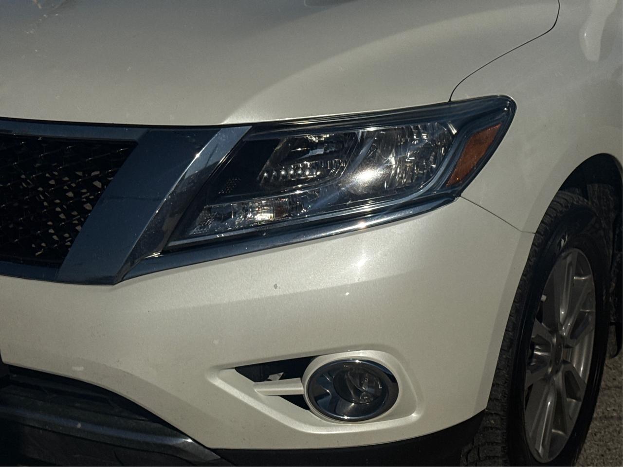 2016 Nissan Pathfinder CLEAN! MUST SEE!  WE FINANCE ALL CREDIT! APPLY NOW Photo