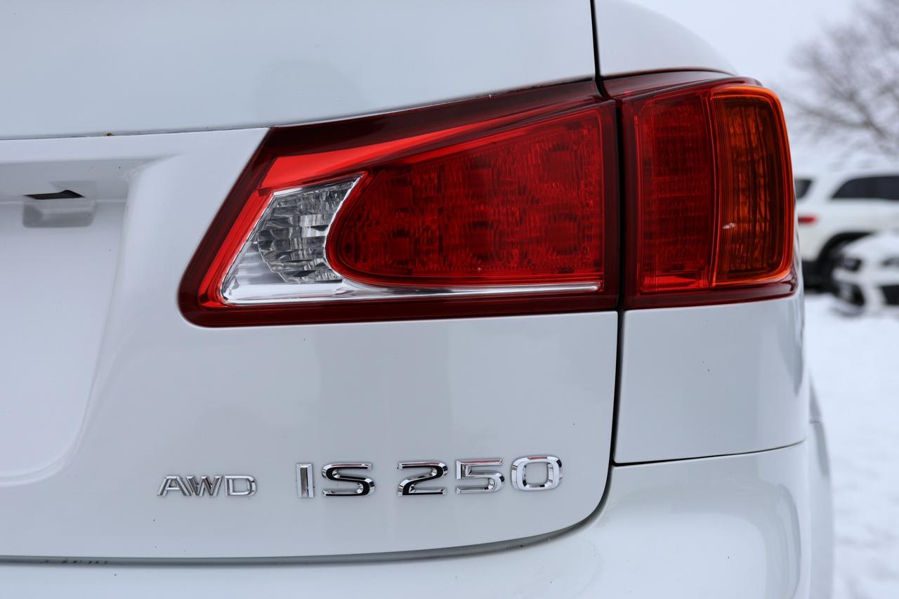2009 Lexus IS 250-AWD/NAV/B CAM/LEATHER/P SEATS/H SEATS/SUNROOF/ Photo