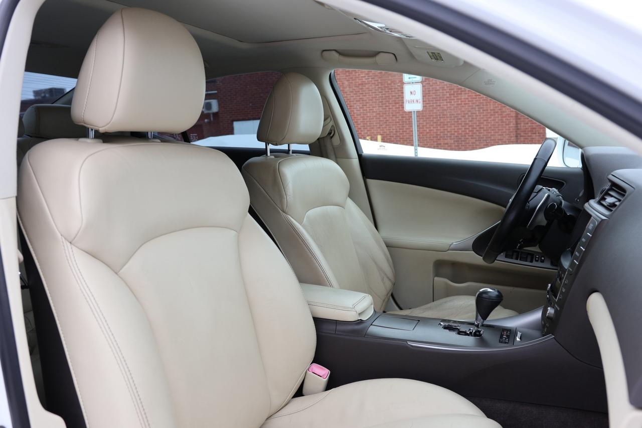 2009 Lexus IS 250-AWD/NAV/B CAM/LEATHER/P SEATS/H SEATS/SUNROOF/ Photo