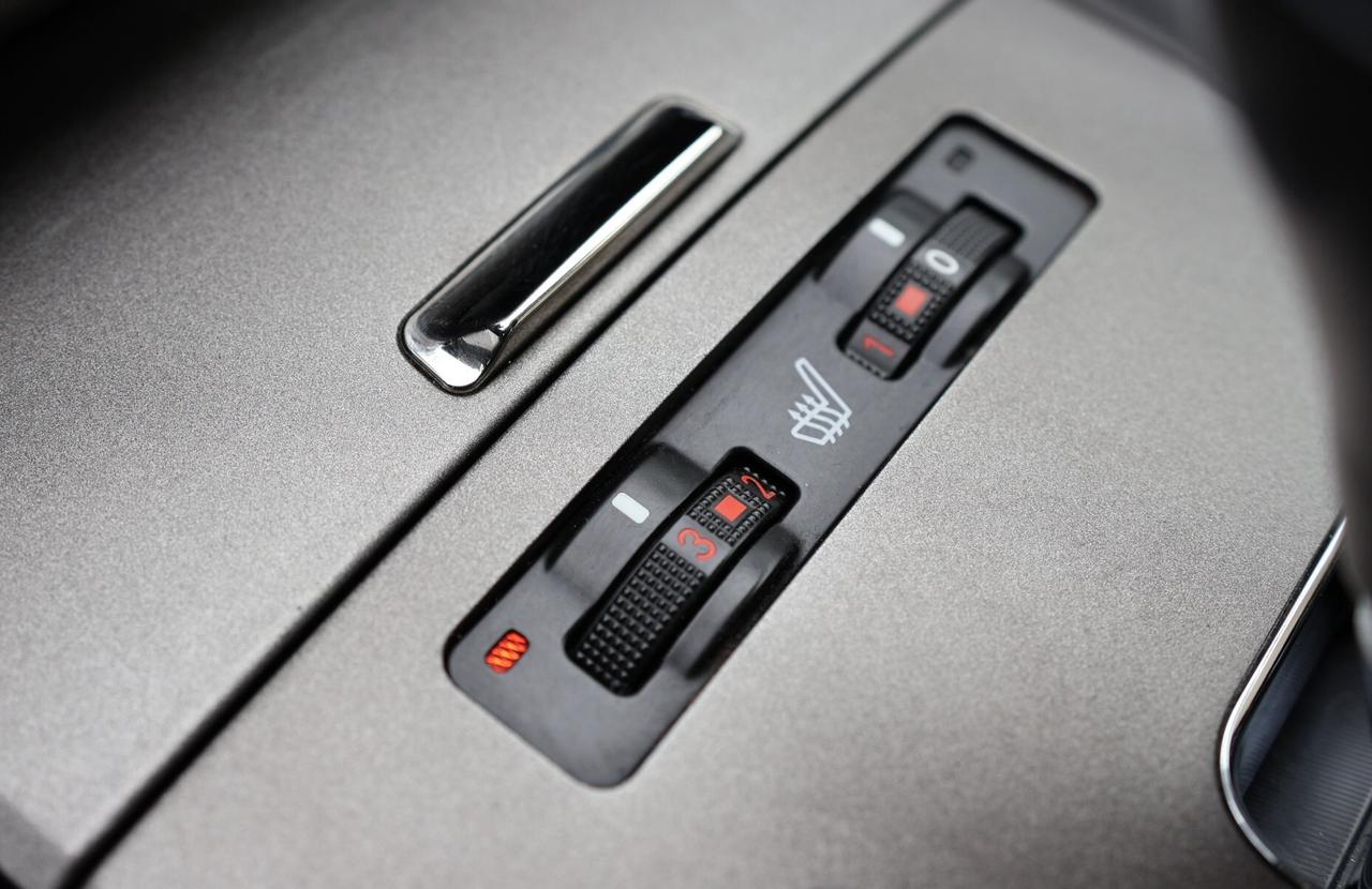 2009 Lexus IS 250-AWD/NAV/B CAM/LEATHER/P SEATS/H SEATS/SUNROOF/ Photo