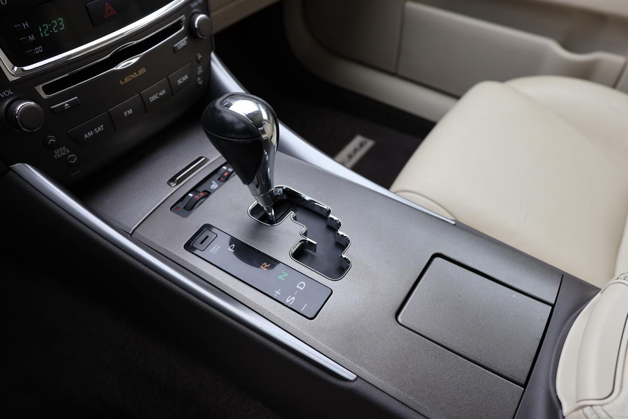 2009 Lexus IS 250-AWD/NAV/B CAM/LEATHER/P SEATS/H SEATS/SUNROOF/ Photo