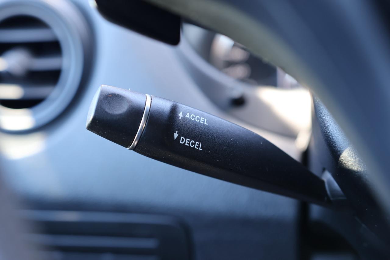 2017 Mercedes-Benz Metris Passenger Van BACK-UP CAM/BLIND SPOT MONITORING/POWER WINDOWS&MI Photo