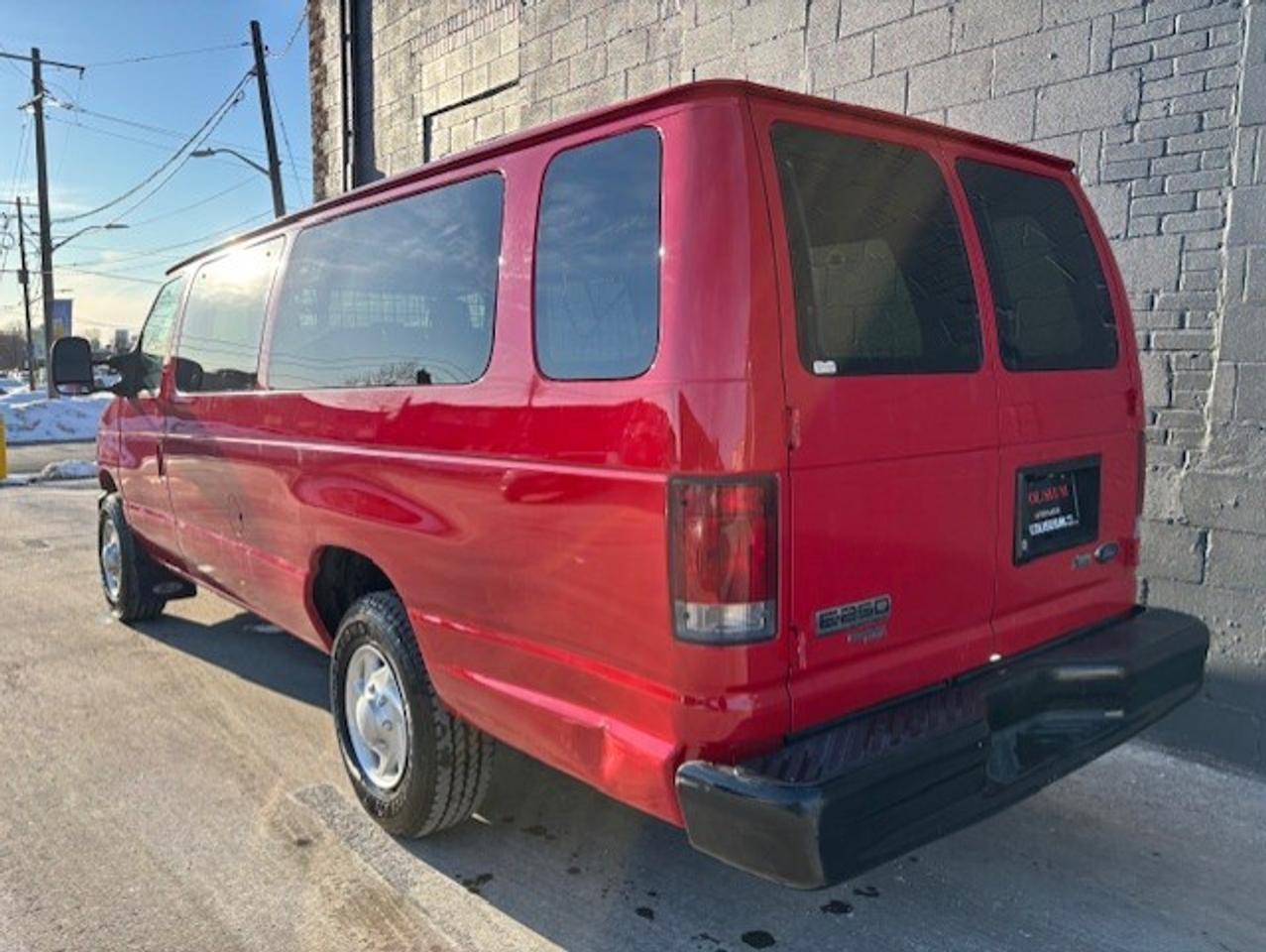 2012 Ford Econoline E-250 *5 PASSENGER-ONLY 102KM-EXTENDED-FIRE CHIEF* Photo2