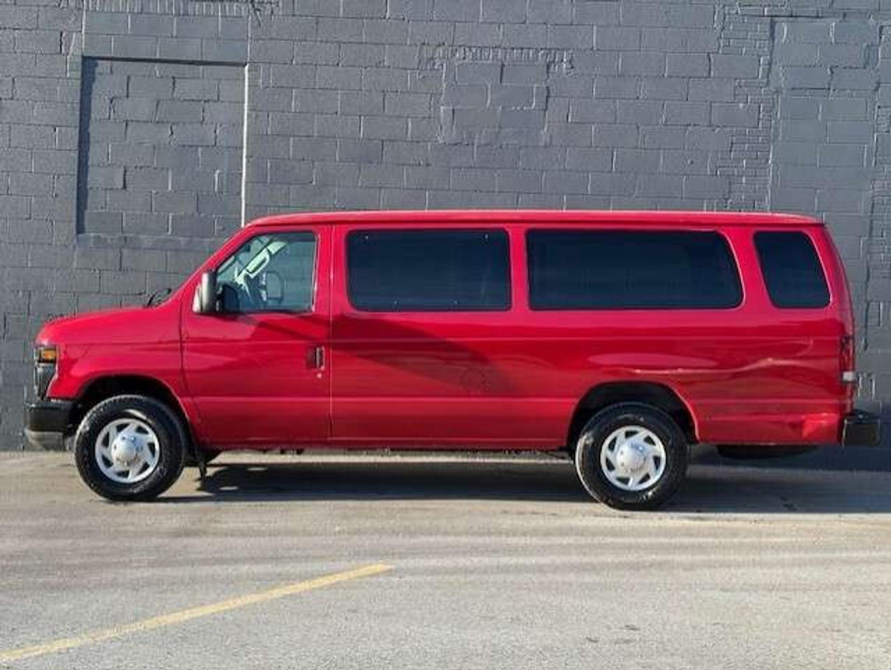 2012 Ford Econoline E-250 *5 PASSENGER-ONLY 102KM-EXTENDED-FIRE CHIEF* Photo5