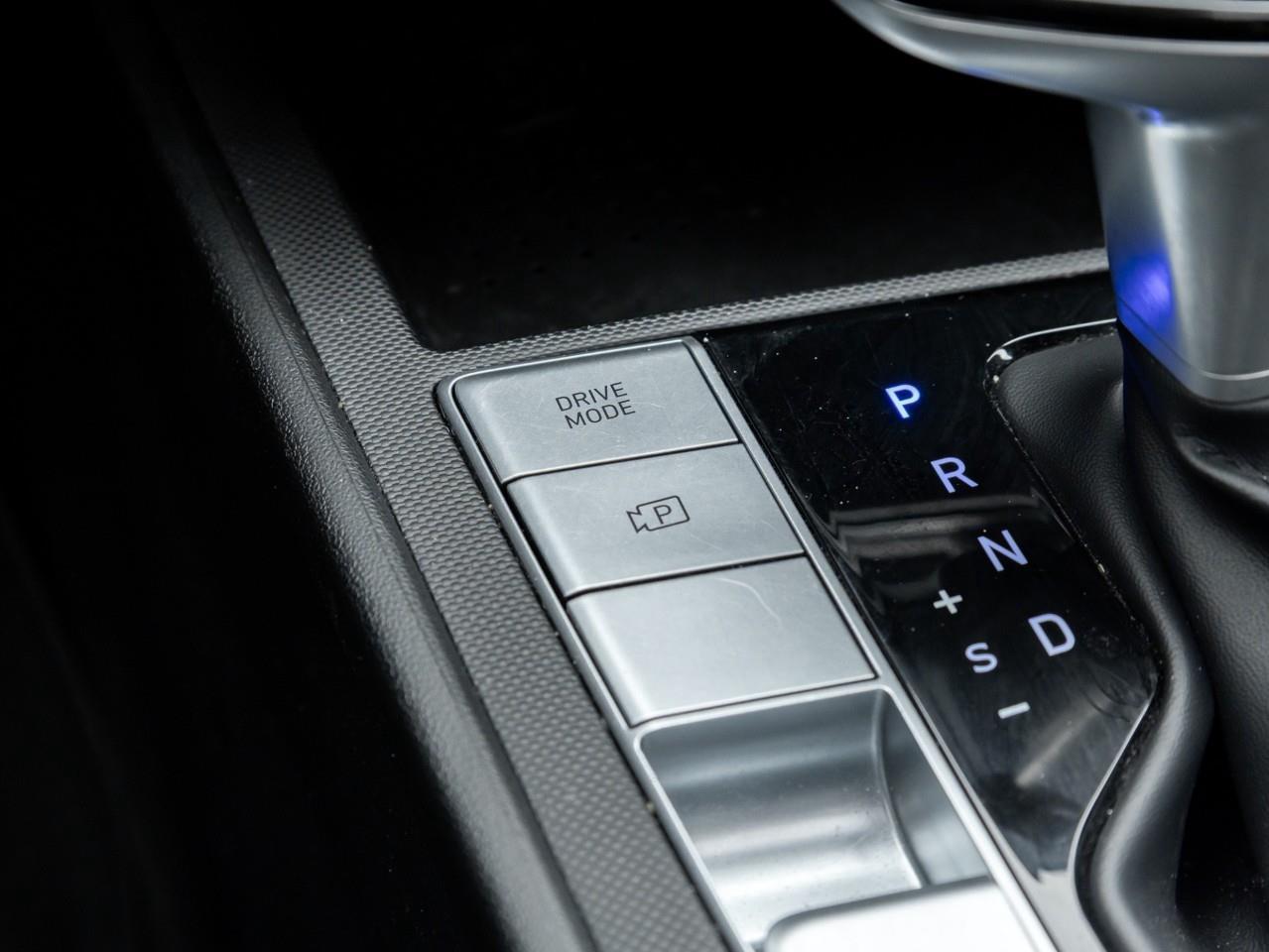 2022 Hyundai Elantra Ultimate Tech 4dr Sedan Photo