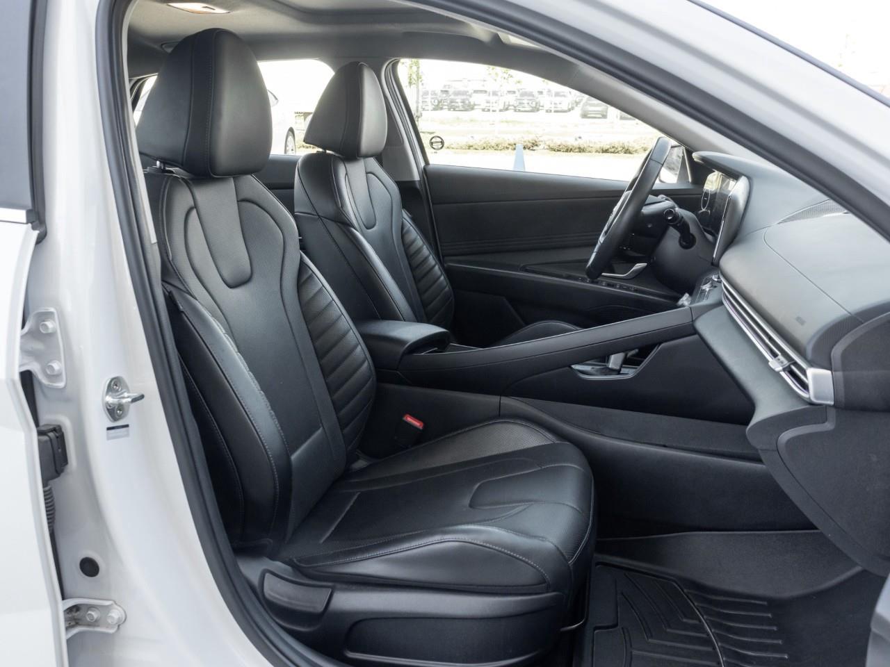 2022 Hyundai Elantra Ultimate Tech 4dr Sedan Photo