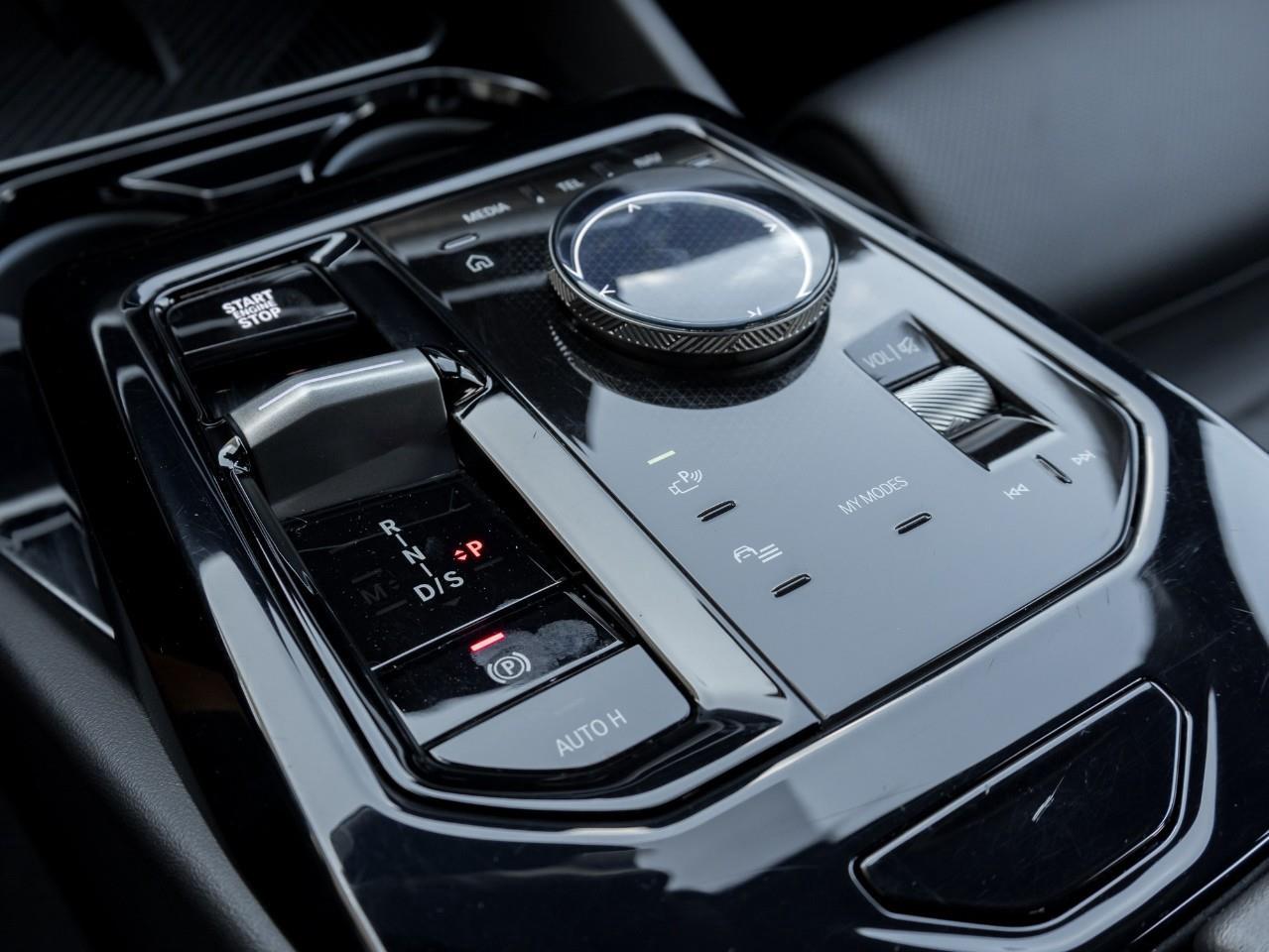 2024 BMW 530 i xDrive 4dr All-Wheel Drive Sedan Photo