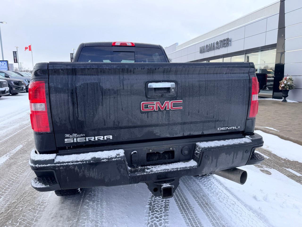 2019 GMC SIERRA 2500HD 4WD Crew Cab Standard Box Denali Photo