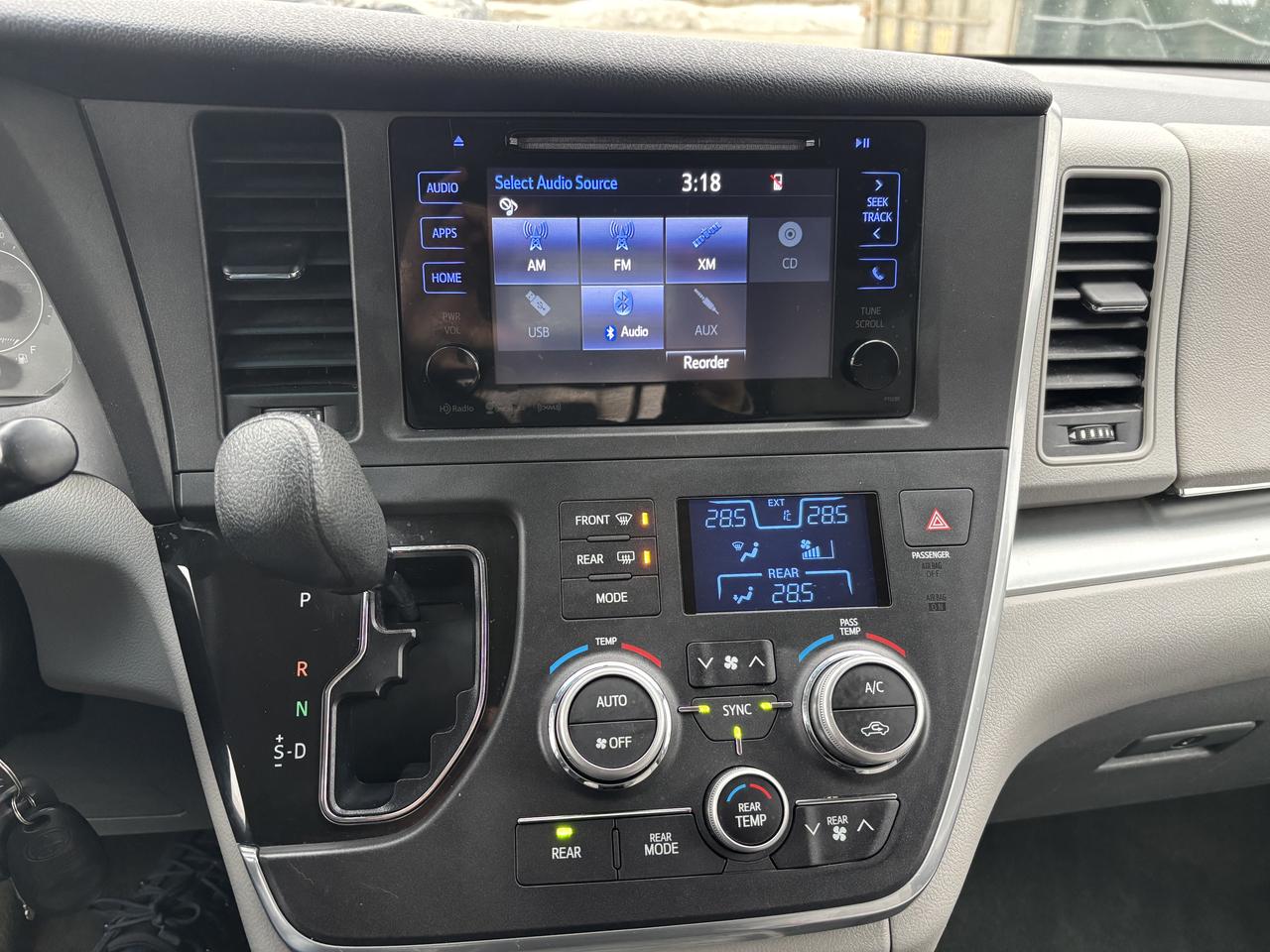 2017 Toyota Sienna LE - Photo #22