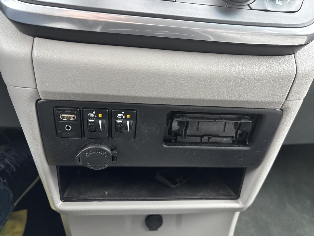 2017 Toyota Sienna LE - Photo #24