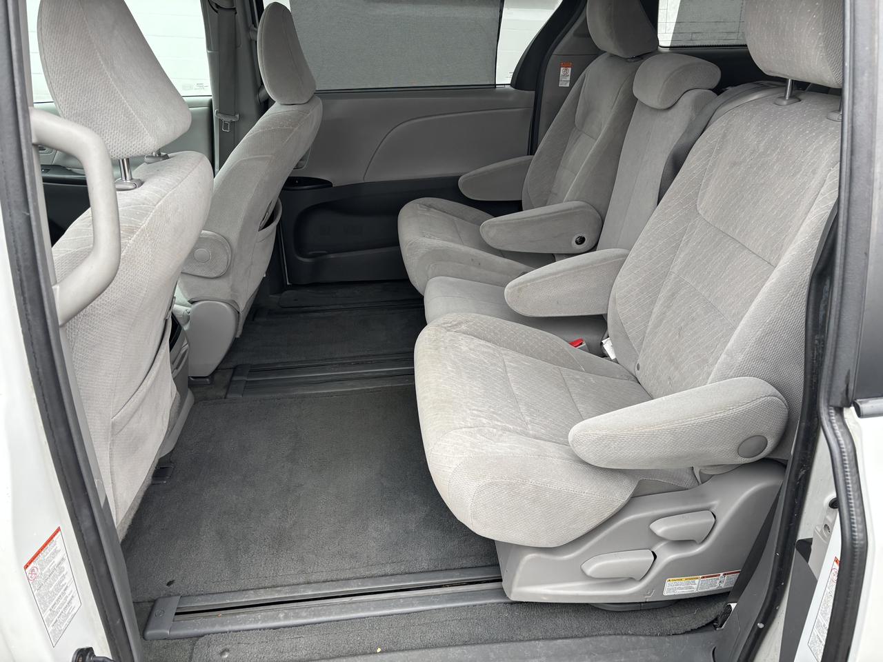 2017 Toyota Sienna LE - Photo #12