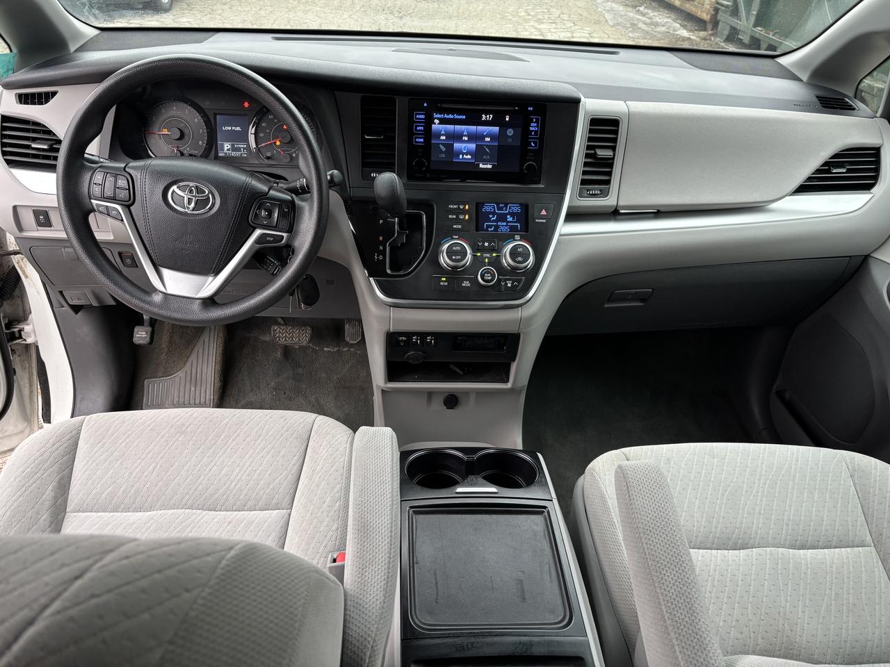 2017 Toyota Sienna LE - Photo #11