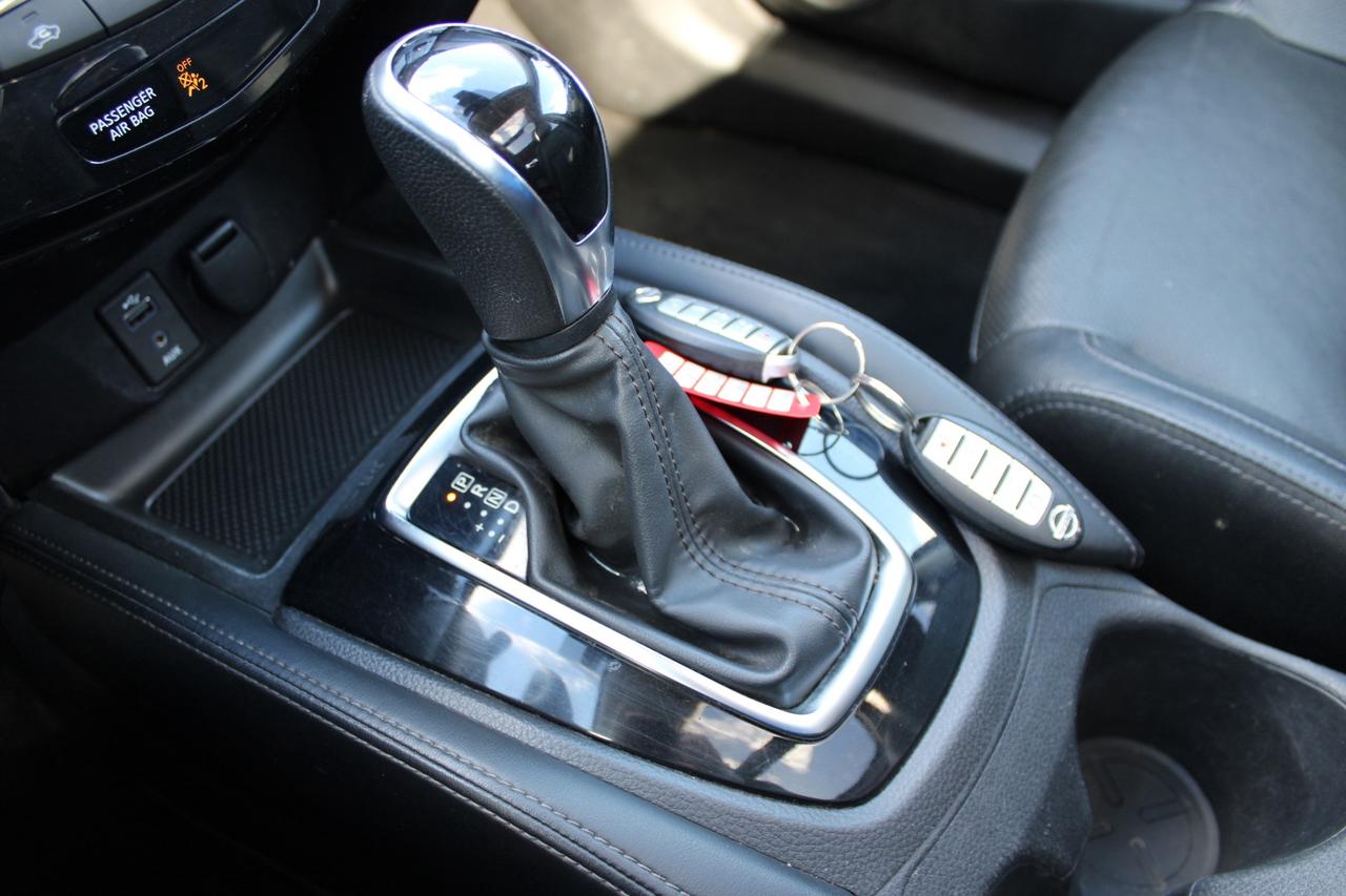 2017 Nissan Rogue SL AWD   ACCIDENT FREE   SAFETY INCLUDED Photo