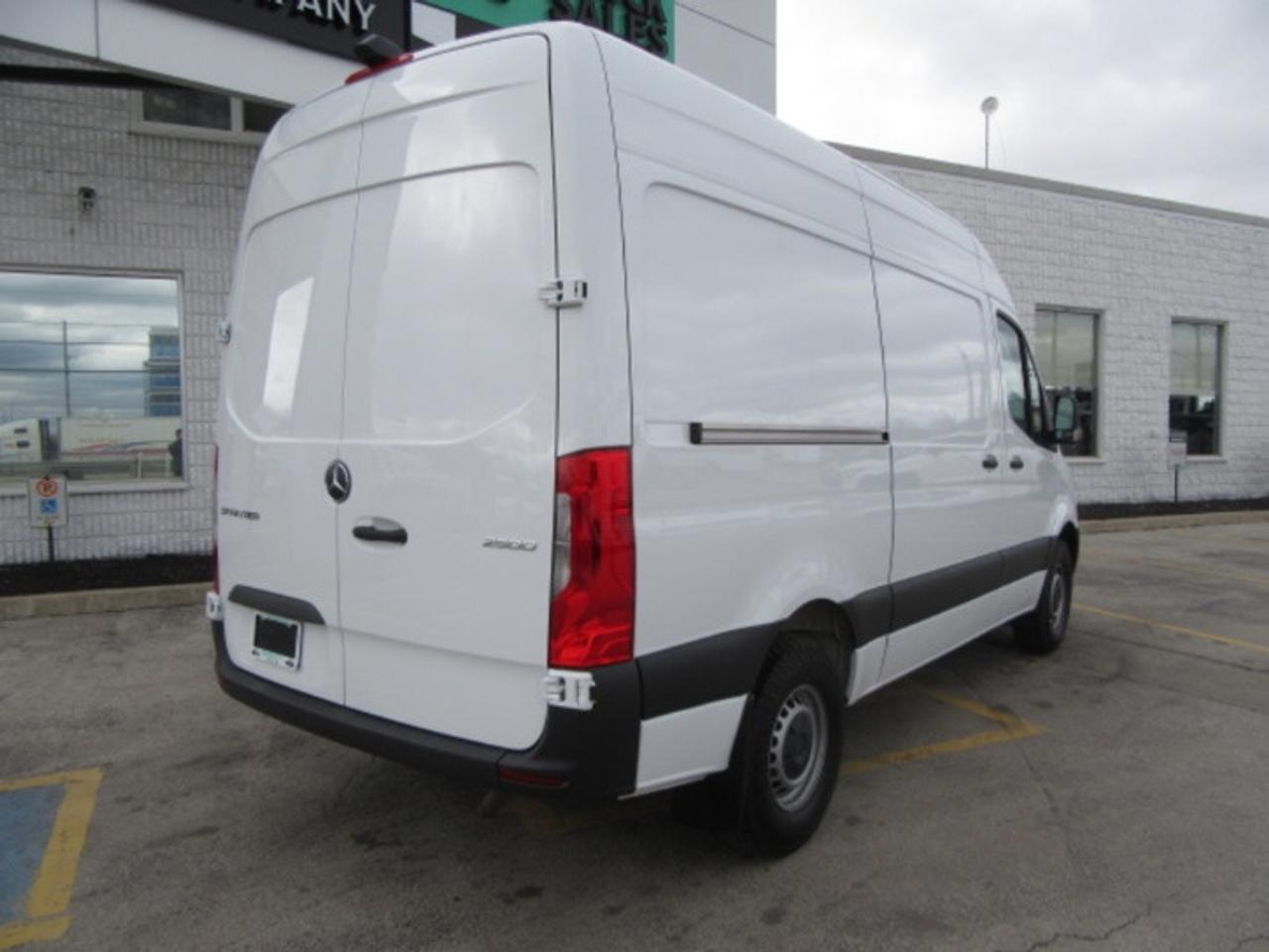 2023 Mercedes-Benz Sprinter Cargo Van GAS HIGH ROOF 3 PASSENGER Photo3