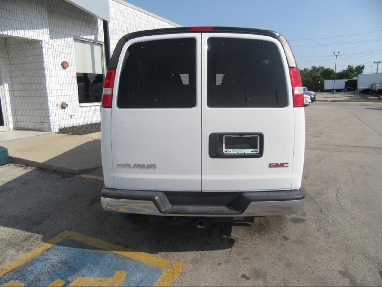2023 GMC Savana Van Photo4