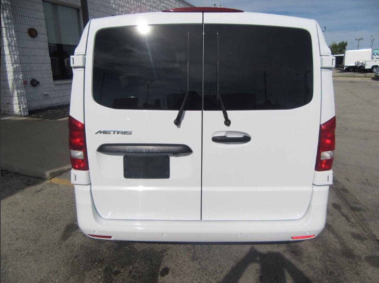 2023 Mercedes-Benz Metris Passenger Van 8 PASSENGER VAN Photo