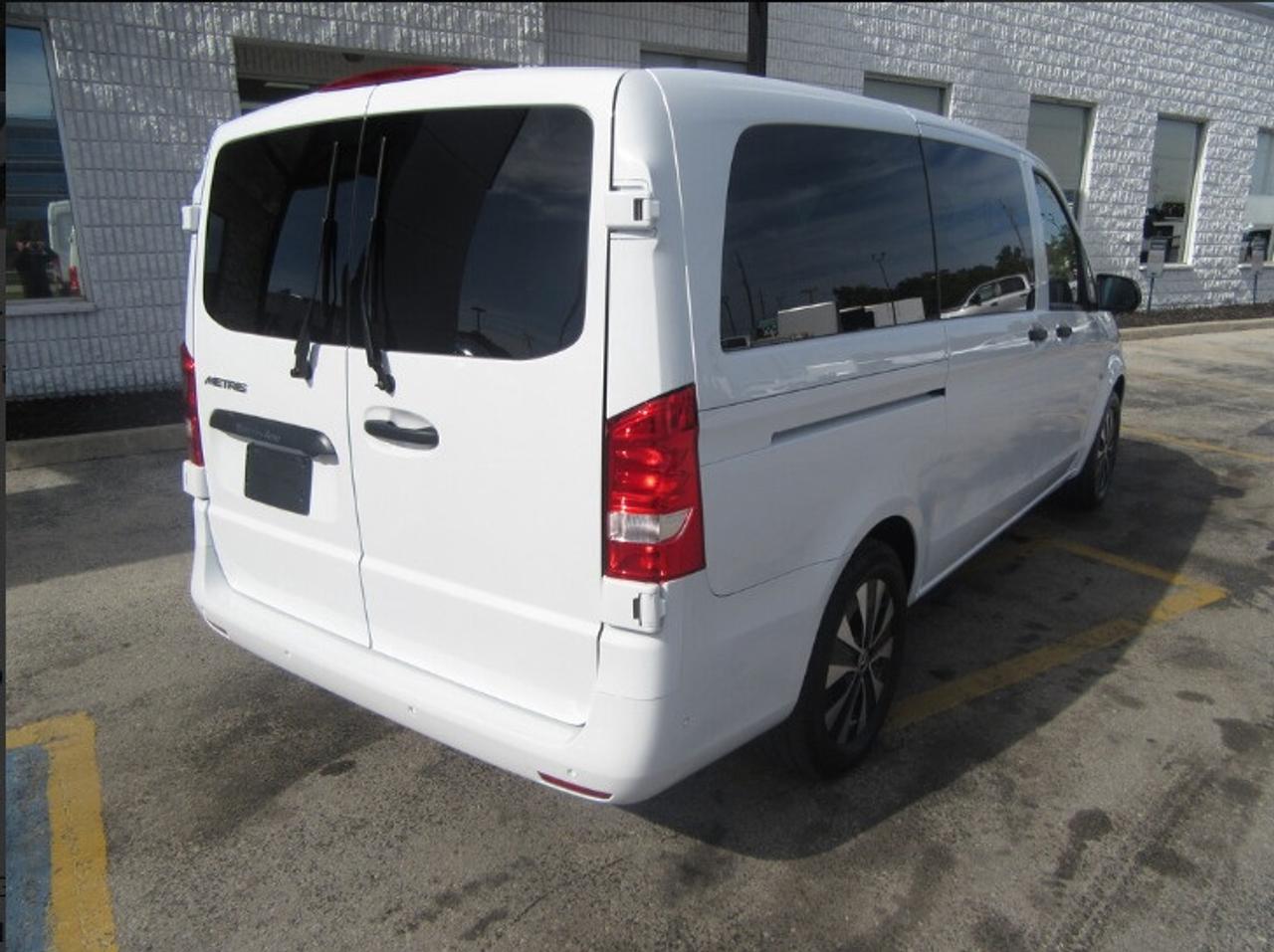 2023 Mercedes-Benz Metris Passenger Van 8 PASSENGER VAN Photo