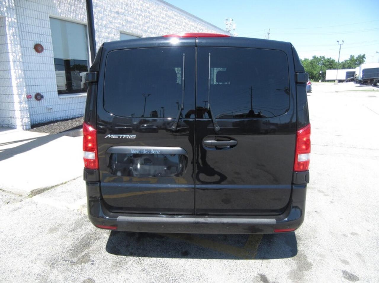 2023 Mercedes-Benz Metris Passenger Van 8 PASSENGER VAN Photo4