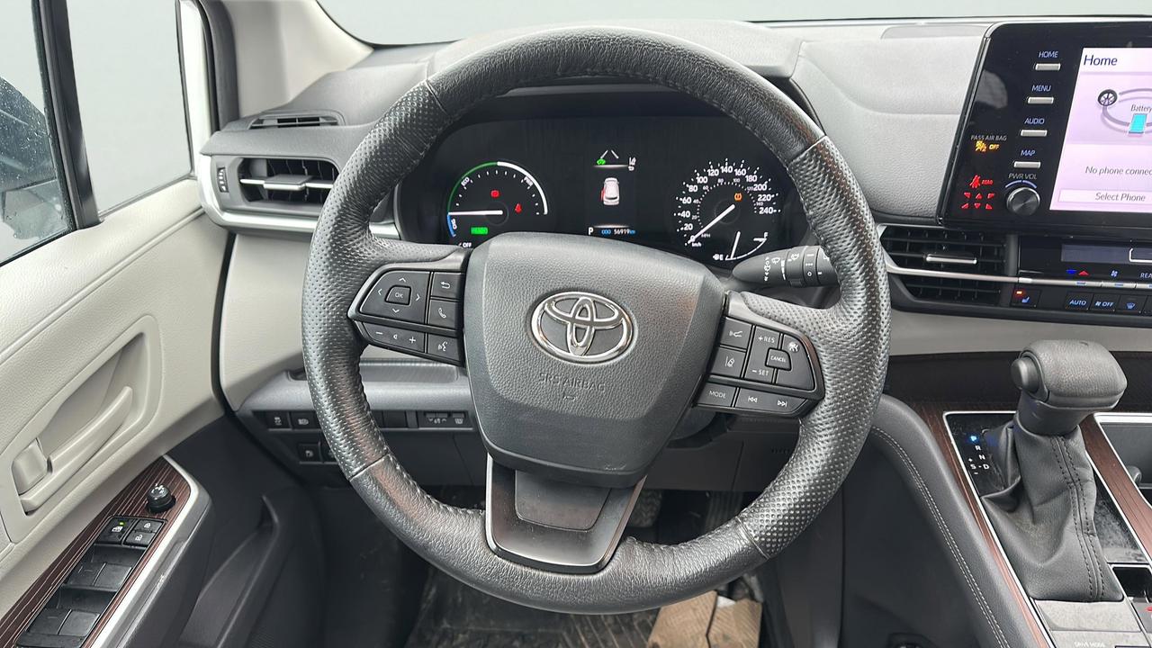 2023 Toyota Sienna LE Photo