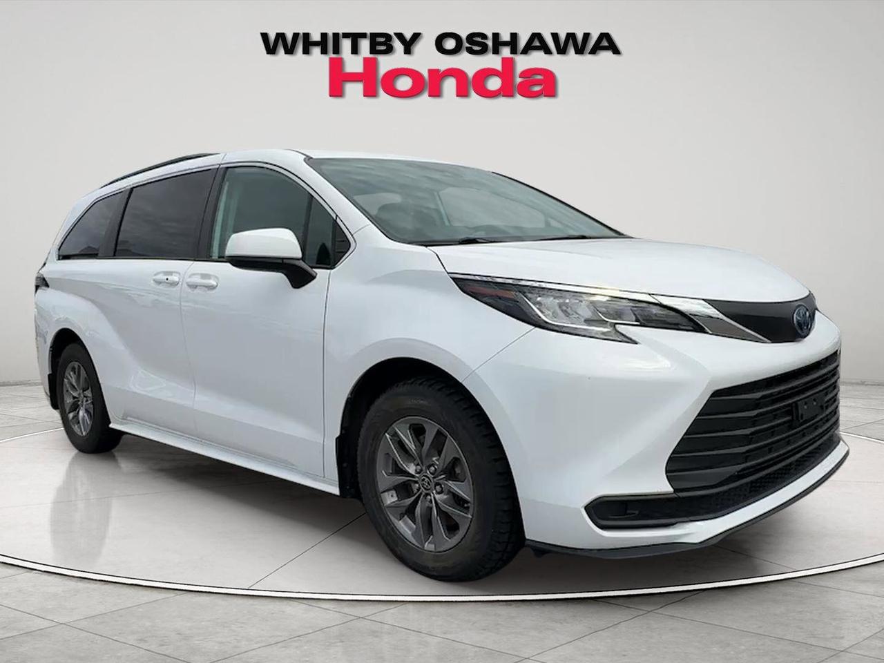 2023 Toyota Sienna LE Photo