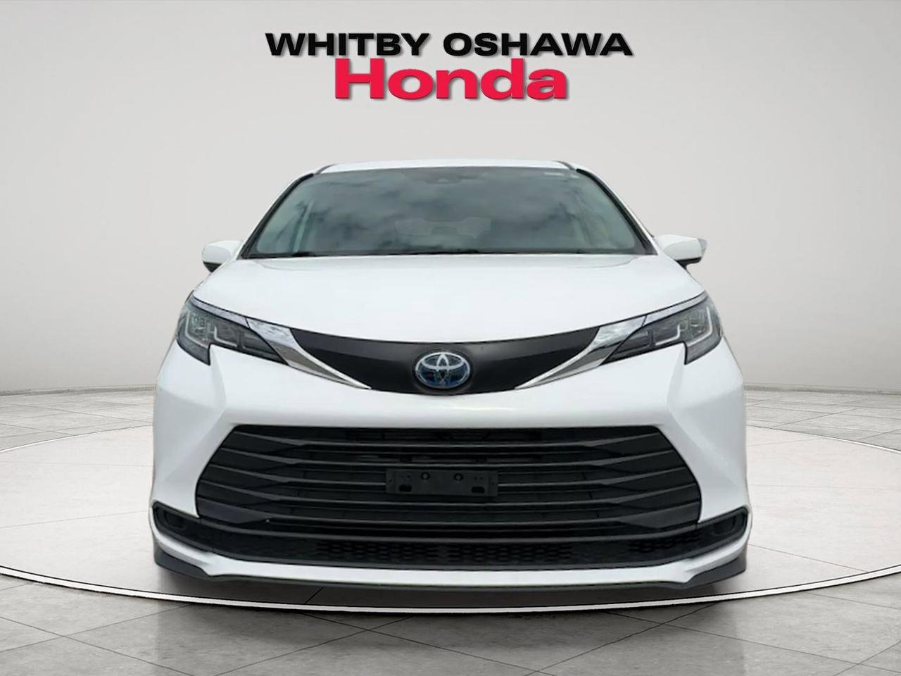 2023 Toyota Sienna LE Photo