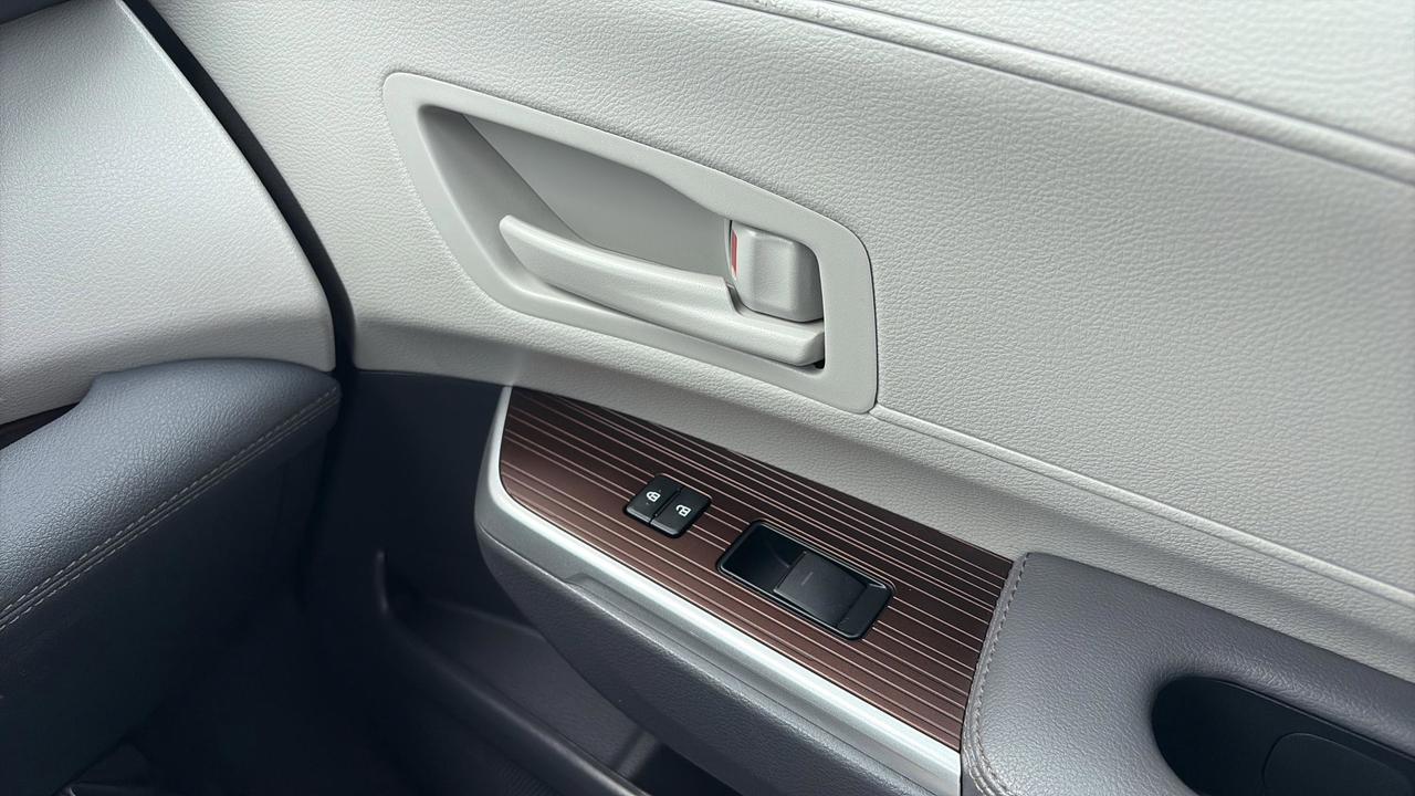 2023 Toyota Sienna LE Photo