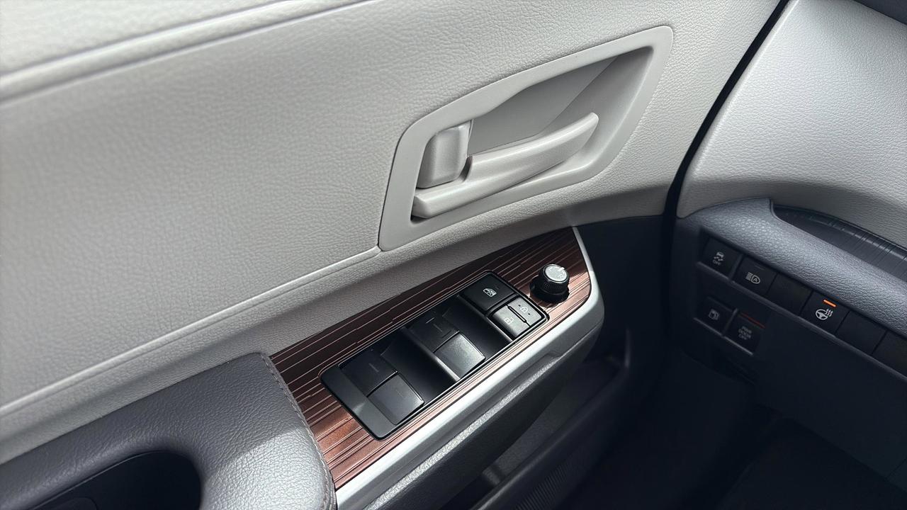 2023 Toyota Sienna LE Photo