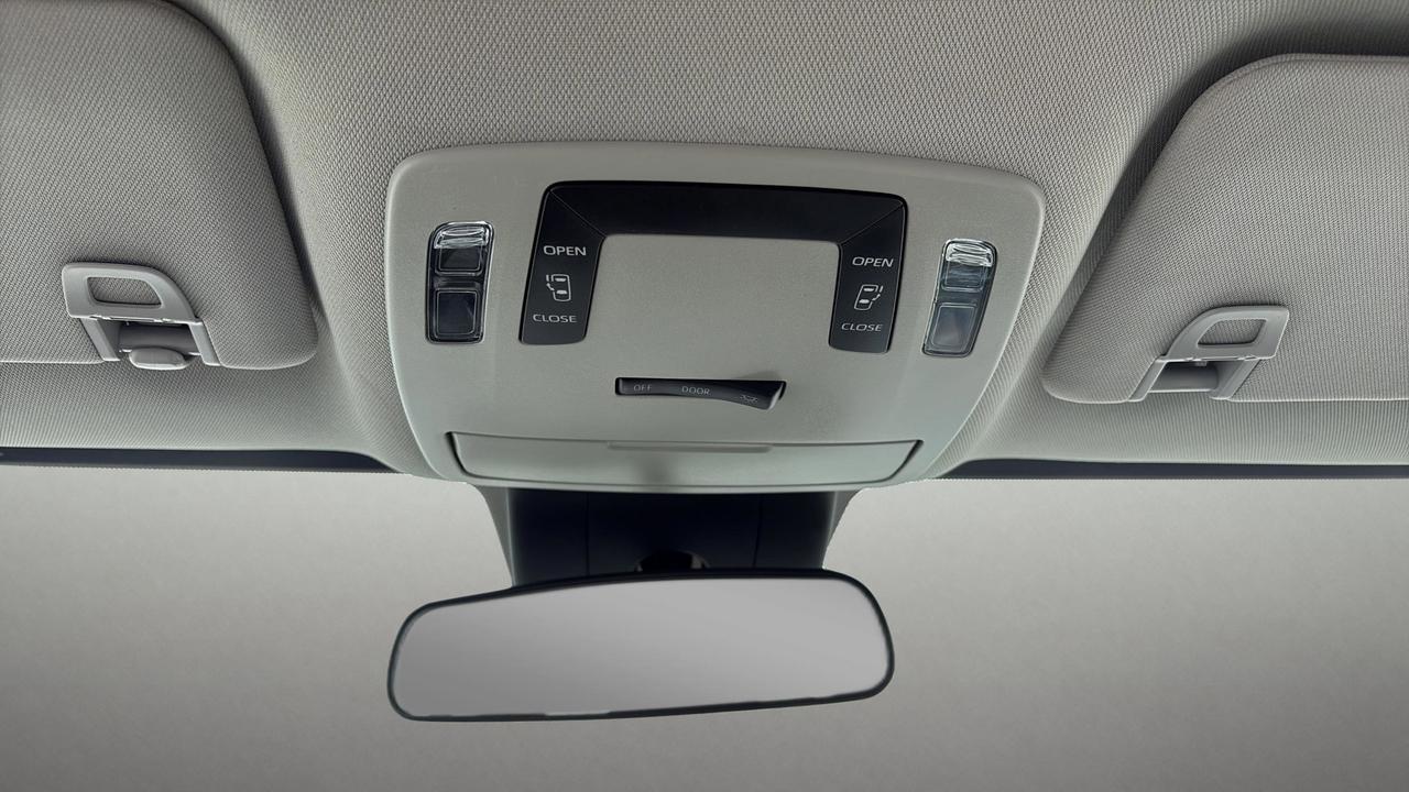 2023 Toyota Sienna LE Photo