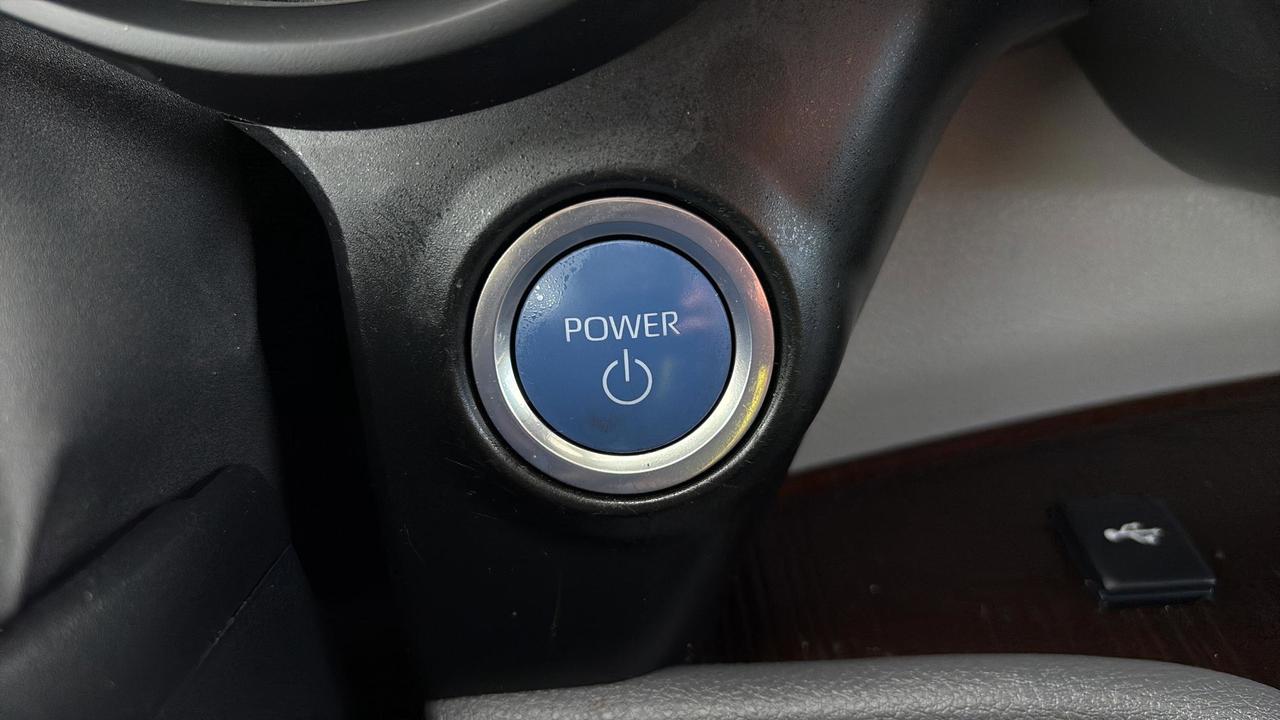 2023 Toyota Sienna LE Photo