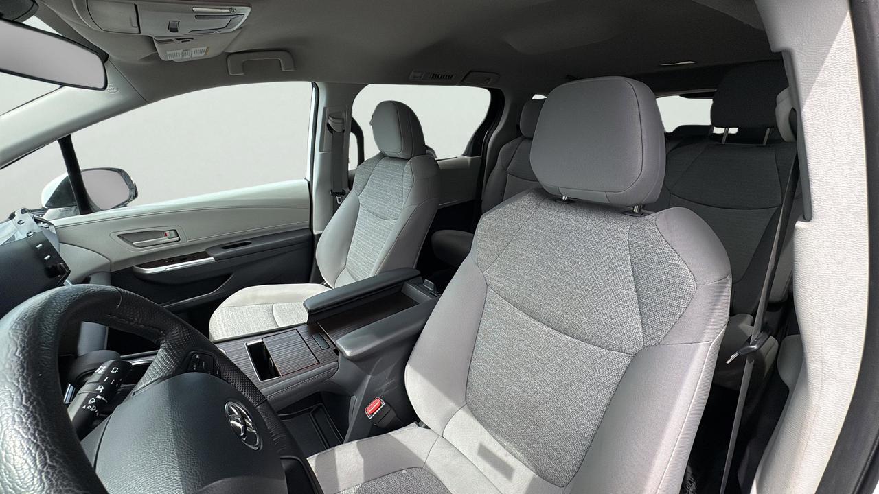 2023 Toyota Sienna LE Photo