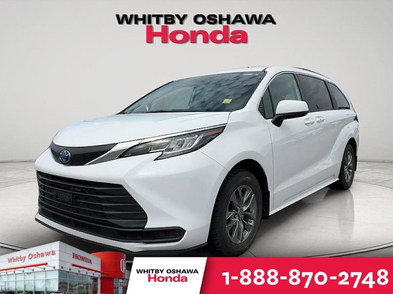 2023 Toyota Sienna LE Photo0