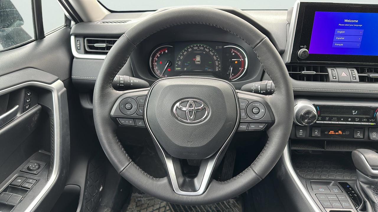 2025 Toyota RAV4 XLE Photo