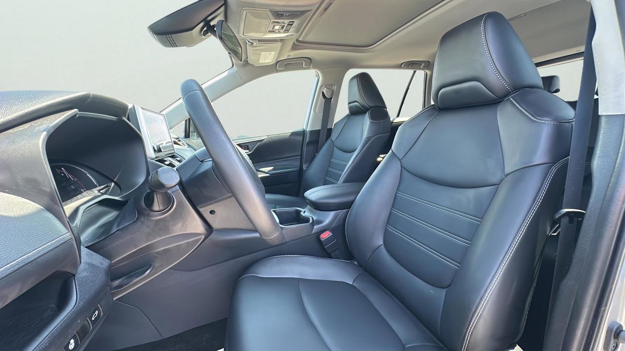 2025 Toyota RAV4 XLE Photo