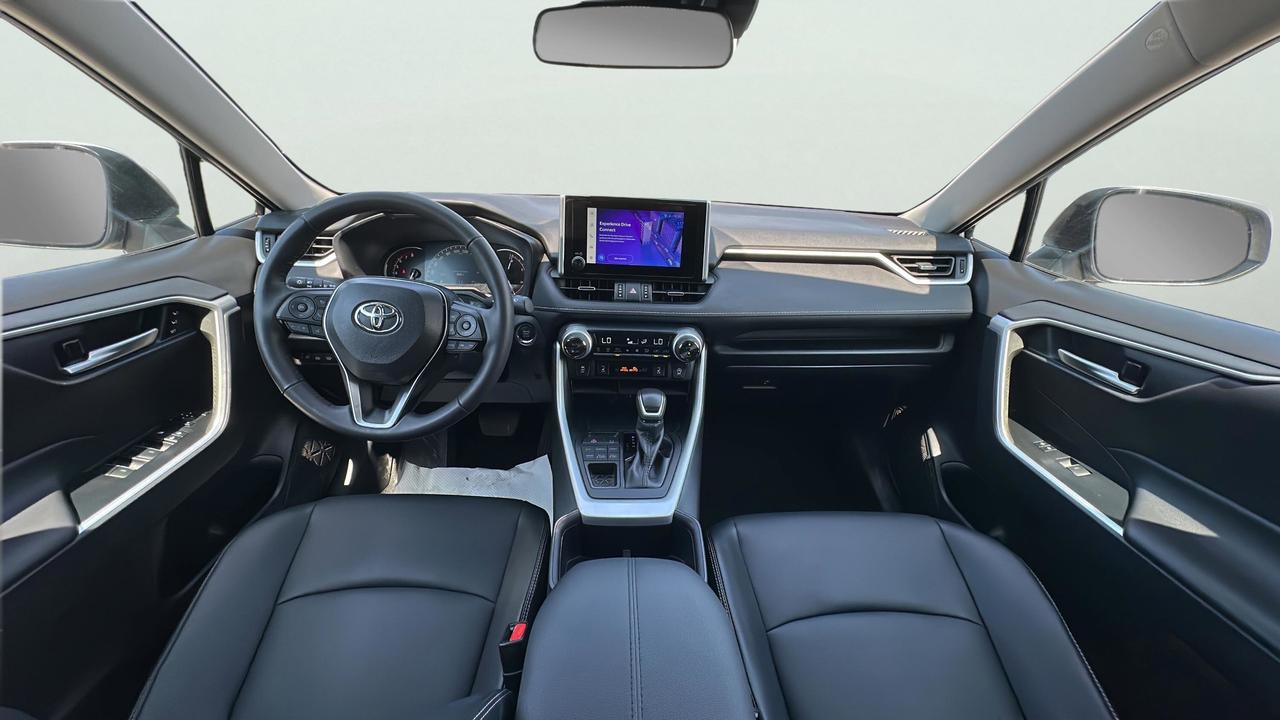 2025 Toyota RAV4 XLE Photo