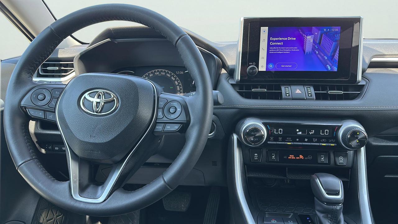 2025 Toyota RAV4 XLE Photo