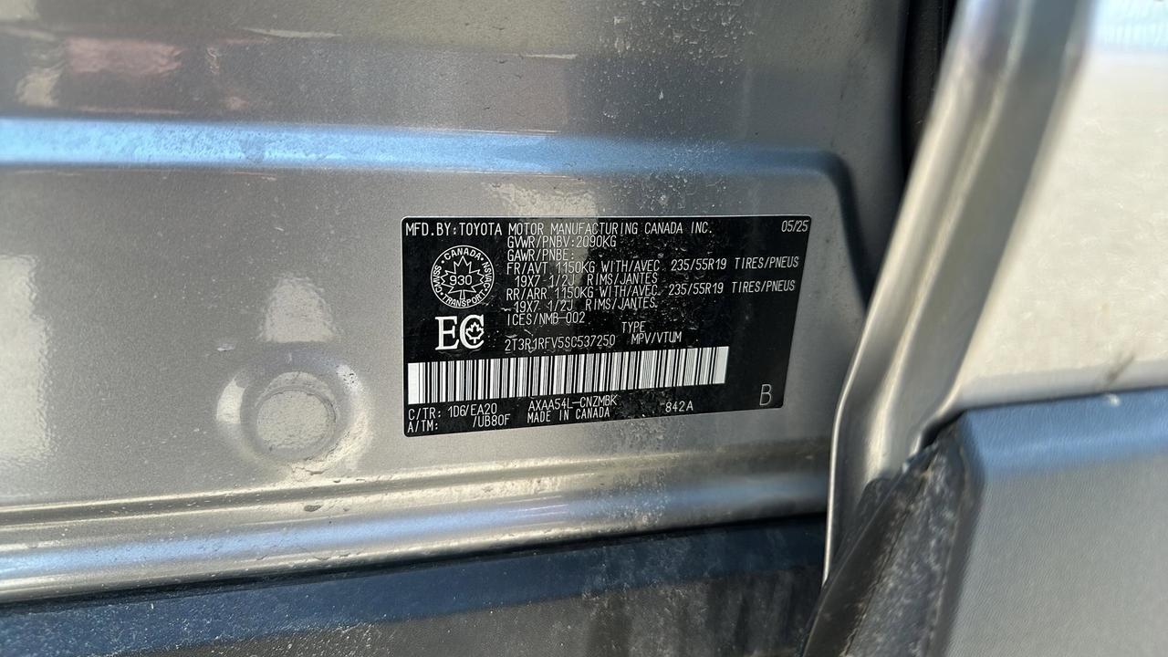 2025 Toyota RAV4 XLE Photo
