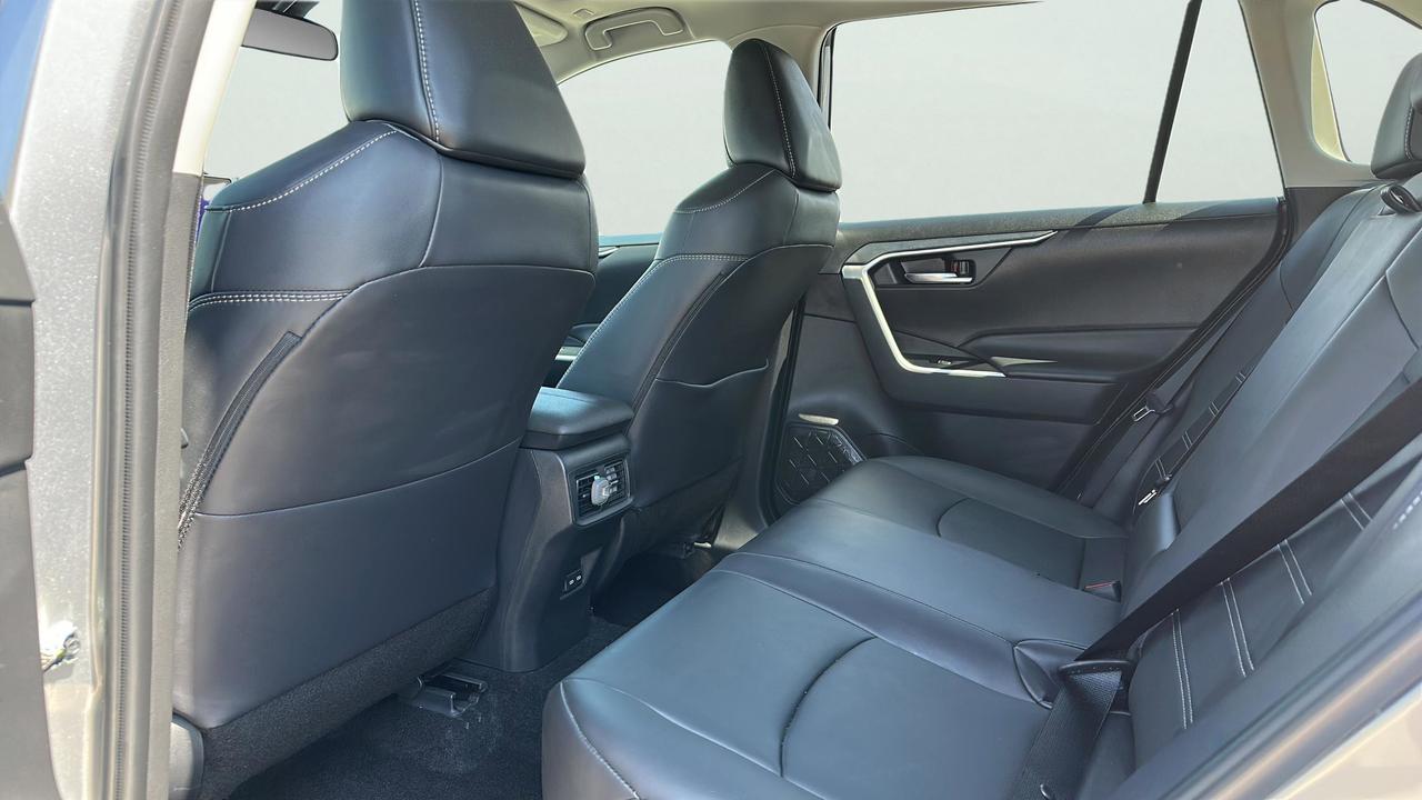 2025 Toyota RAV4 XLE Photo