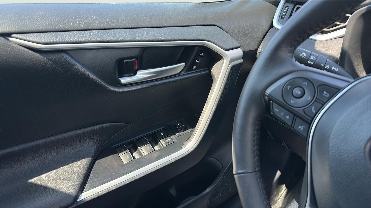 2025 Toyota RAV4 XLE Photo