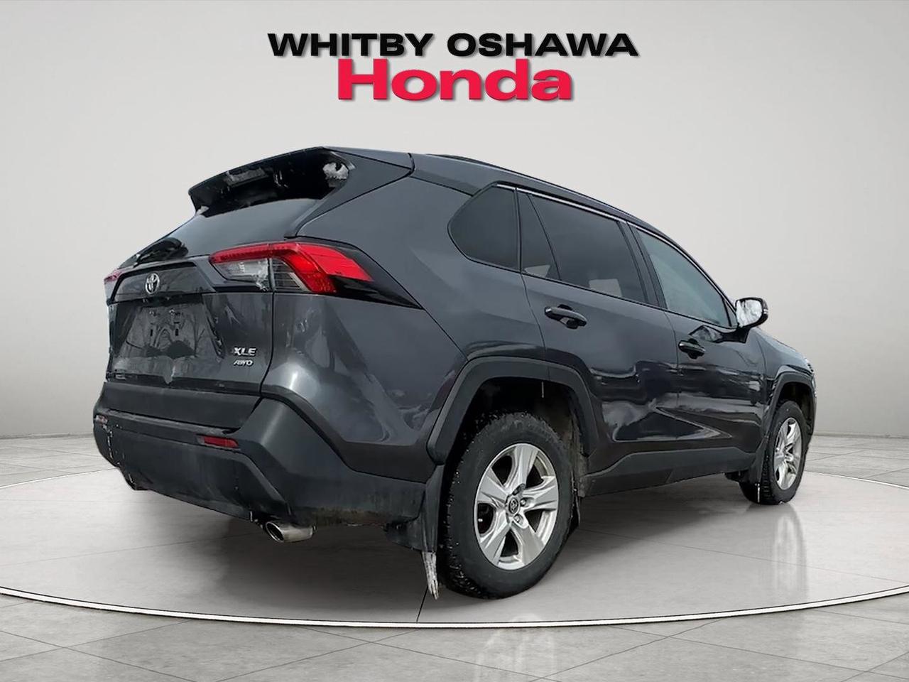 2021 Toyota RAV4 XLE Photo4