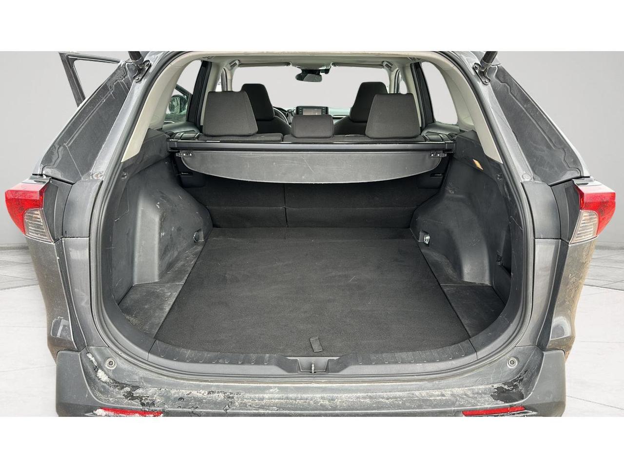 2021 Toyota RAV4 XLE Photo