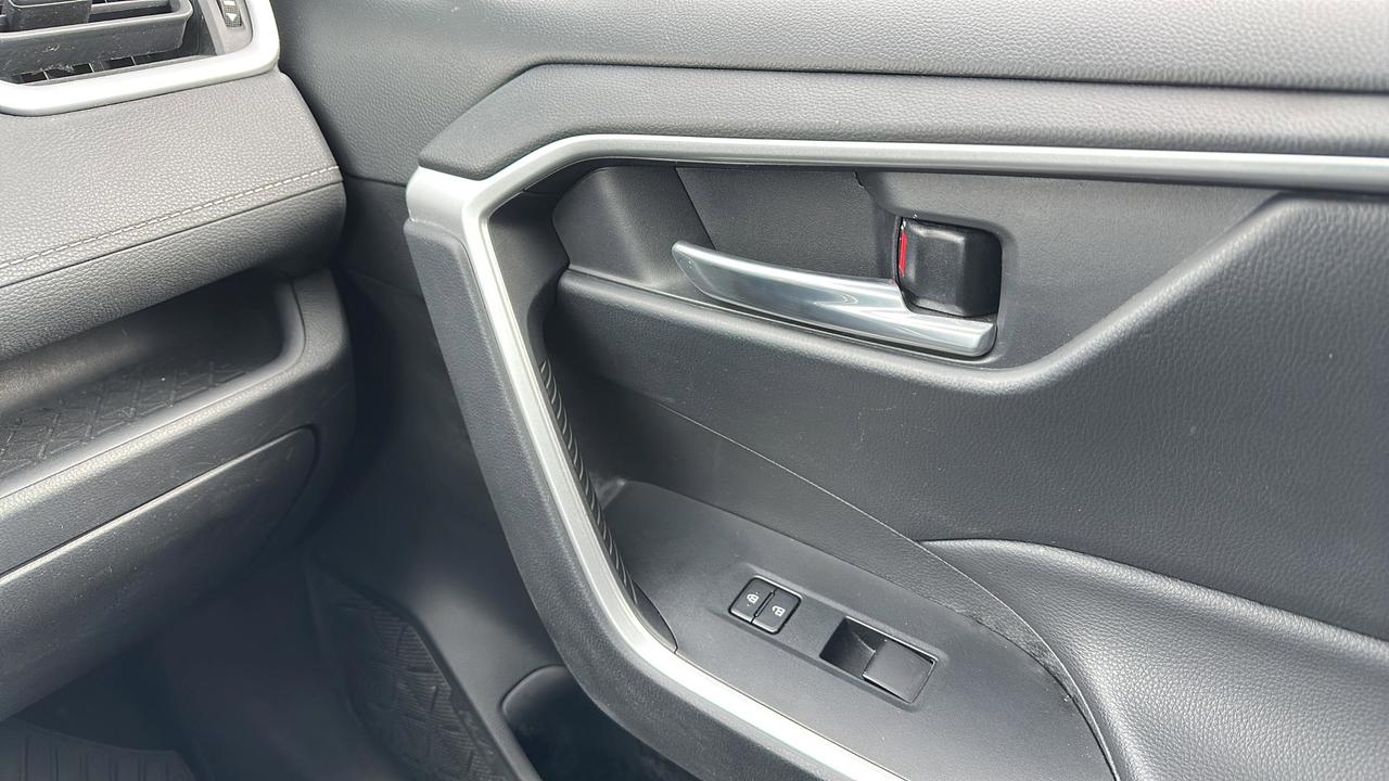 2021 Toyota RAV4 XLE Photo